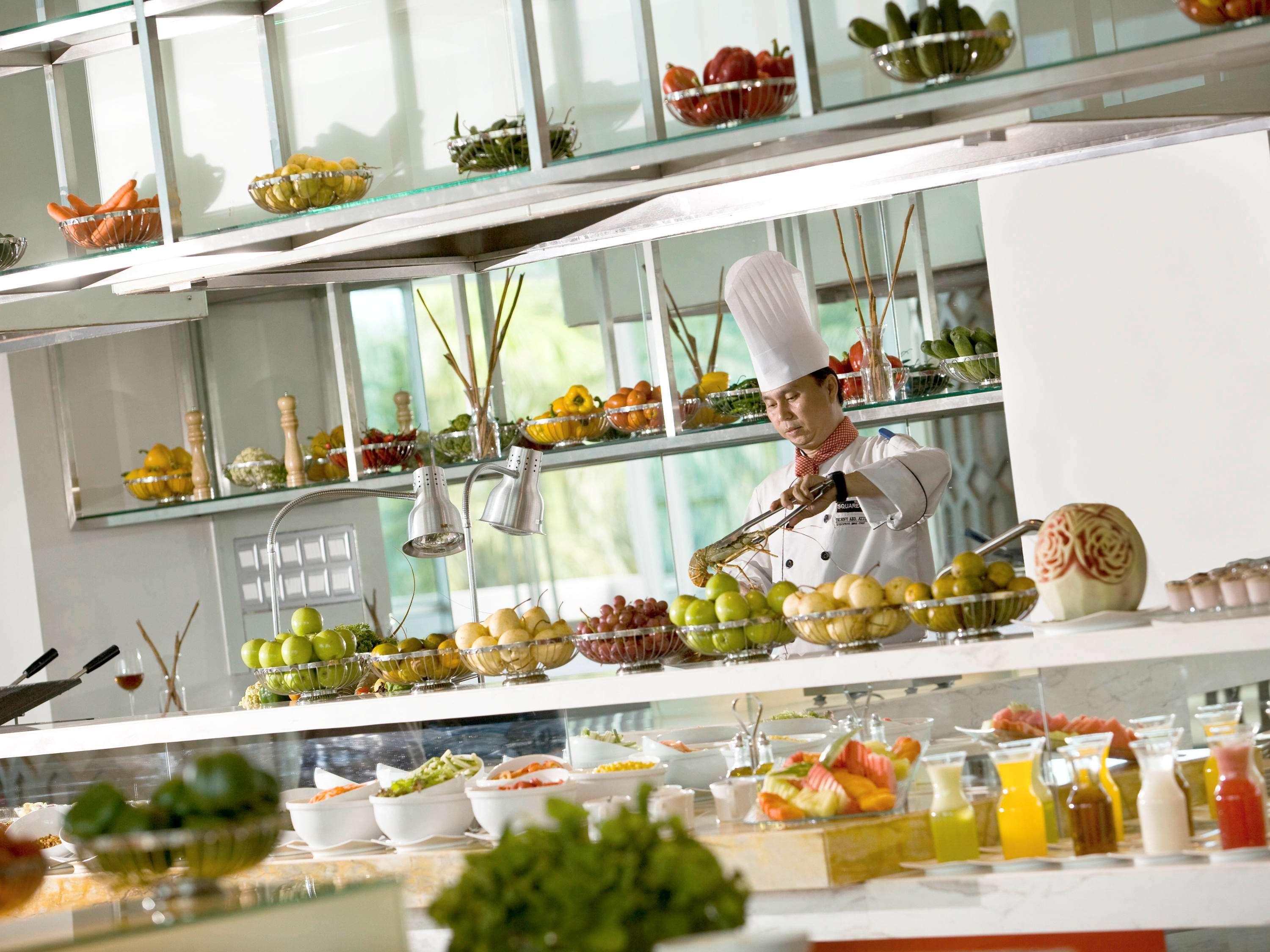 Novotel Bangka Hotel & Convention Center Pangkal Pinang Restaurant bilde